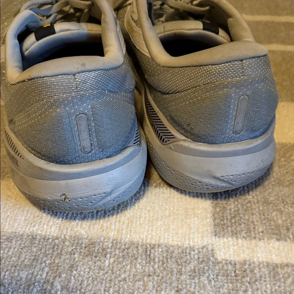 Brooks Men's Gray Athletic Shoes